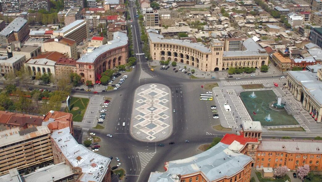 Grand ost площадь республики 1 ереван фото THE TORN-OUT HEART OF YEREVAN Region Plus