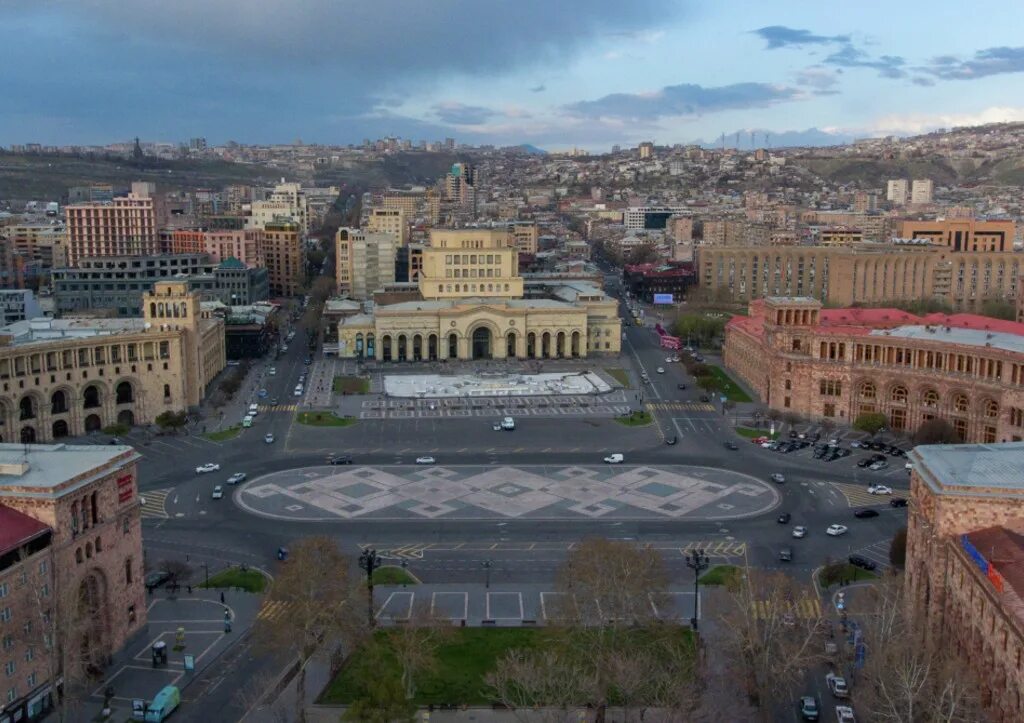 Grand ost площадь республики 1 ереван фото Беспрезидентская Армения - NEWS.ru