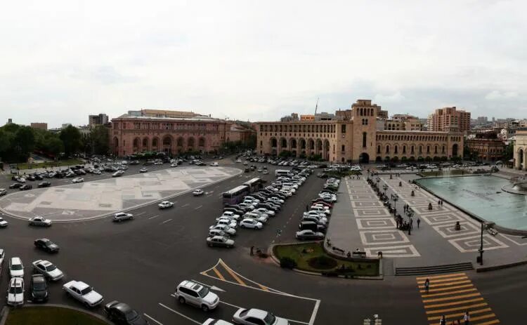 Grand ost площадь республики 1 ереван фото МОНУМЕНТ ПОБЕДЫ - golosarmenii.am