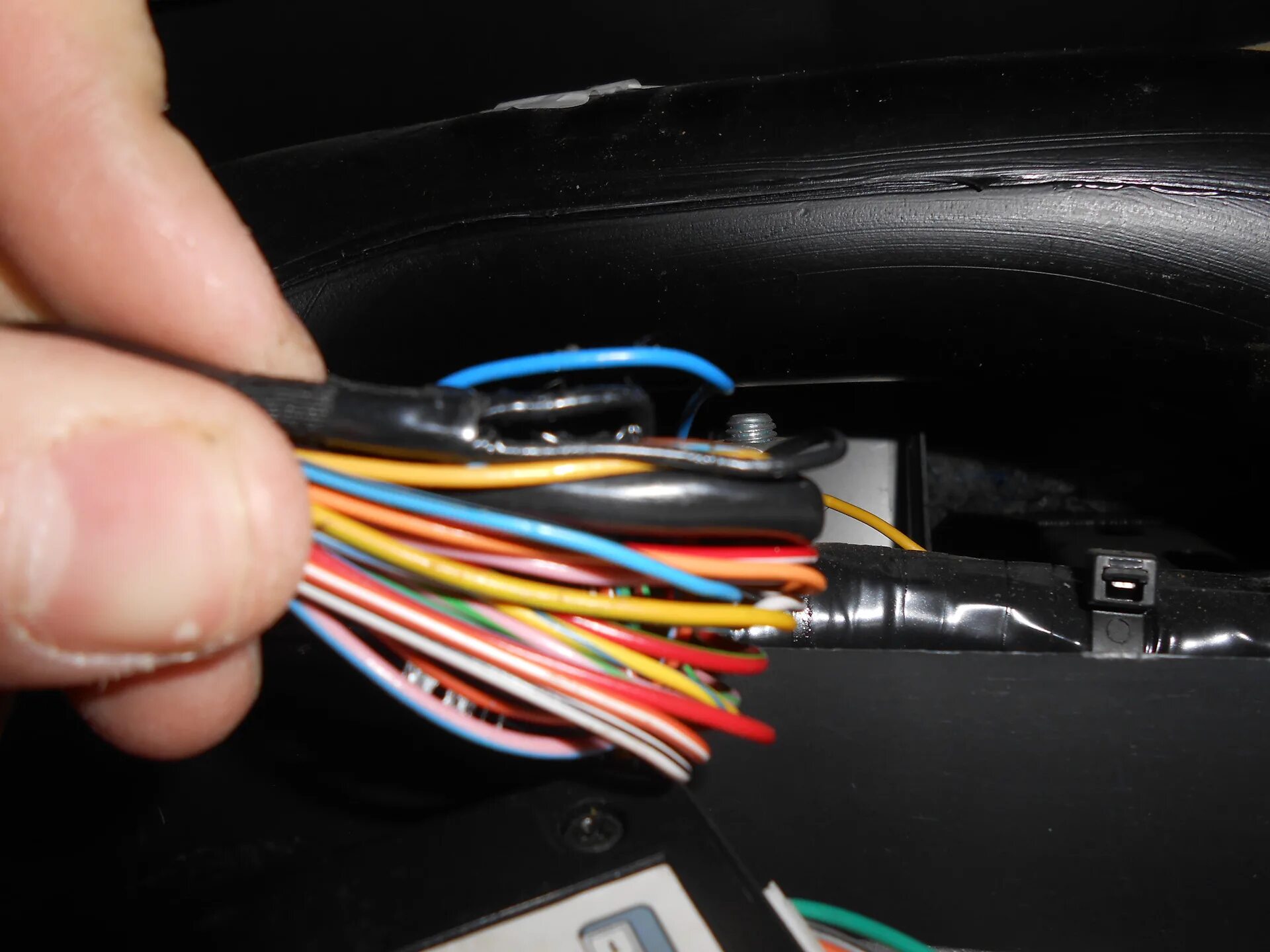 Granta точки подключения сигнализации Подключение сигнализации на поворотники - Lada Гранта лифтбек, 1,6 л, 2015 года 