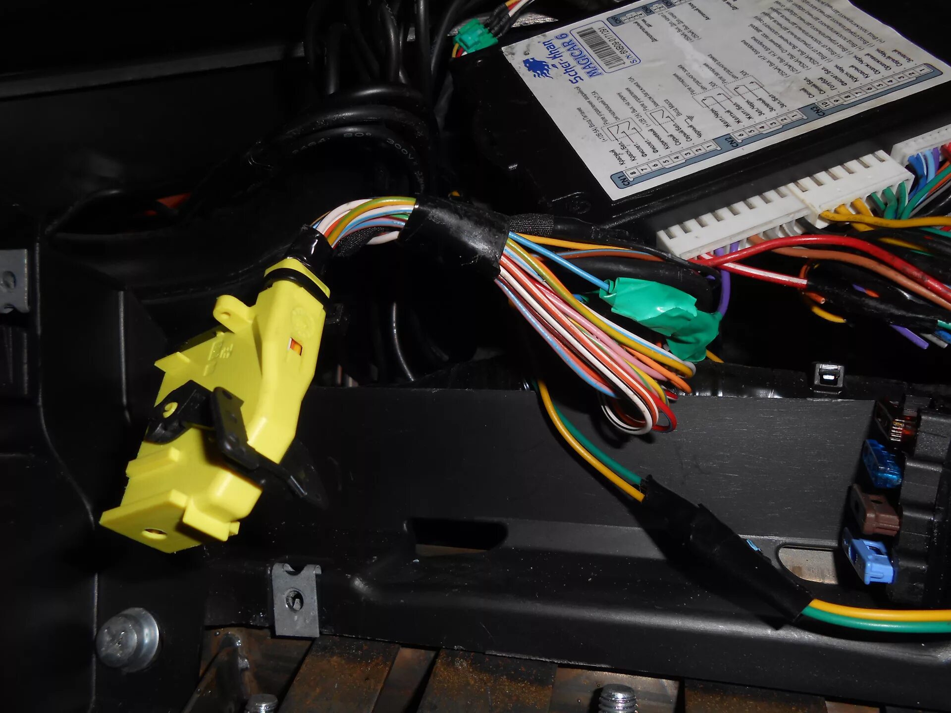 Granta точки подключения сигнализации Подключение сигнализации на поворотники - Lada Гранта лифтбек, 1,6 л, 2015 года 