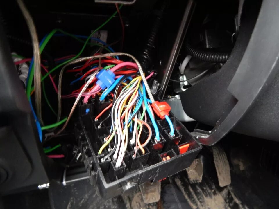 Granta точки подключения сигнализации Включение анти-радара и видео-регистратора от клавиш. - Lada Гранта, 1,6 л, 2013