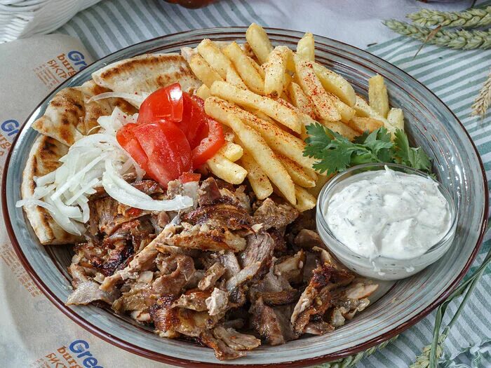 Greece burger северная ул 2 краснодар фото Заказать Гиро со свининой мини (Стритфуд. Гиро), 395 ₽ - доставка из "Greece Bur