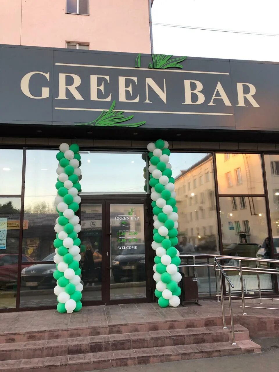 Green bar микрорайон зеленый 150 1 фото Green Bar": экологичность в меню и жизнерадостный цвет в интерьере!