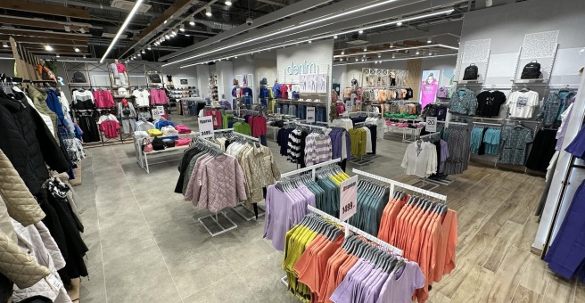 Green garden просп космонавтов 1д фото Clever wear, магазин одежды, VEER MALL, проспект Космонавтов, 108д, Екатеринбург