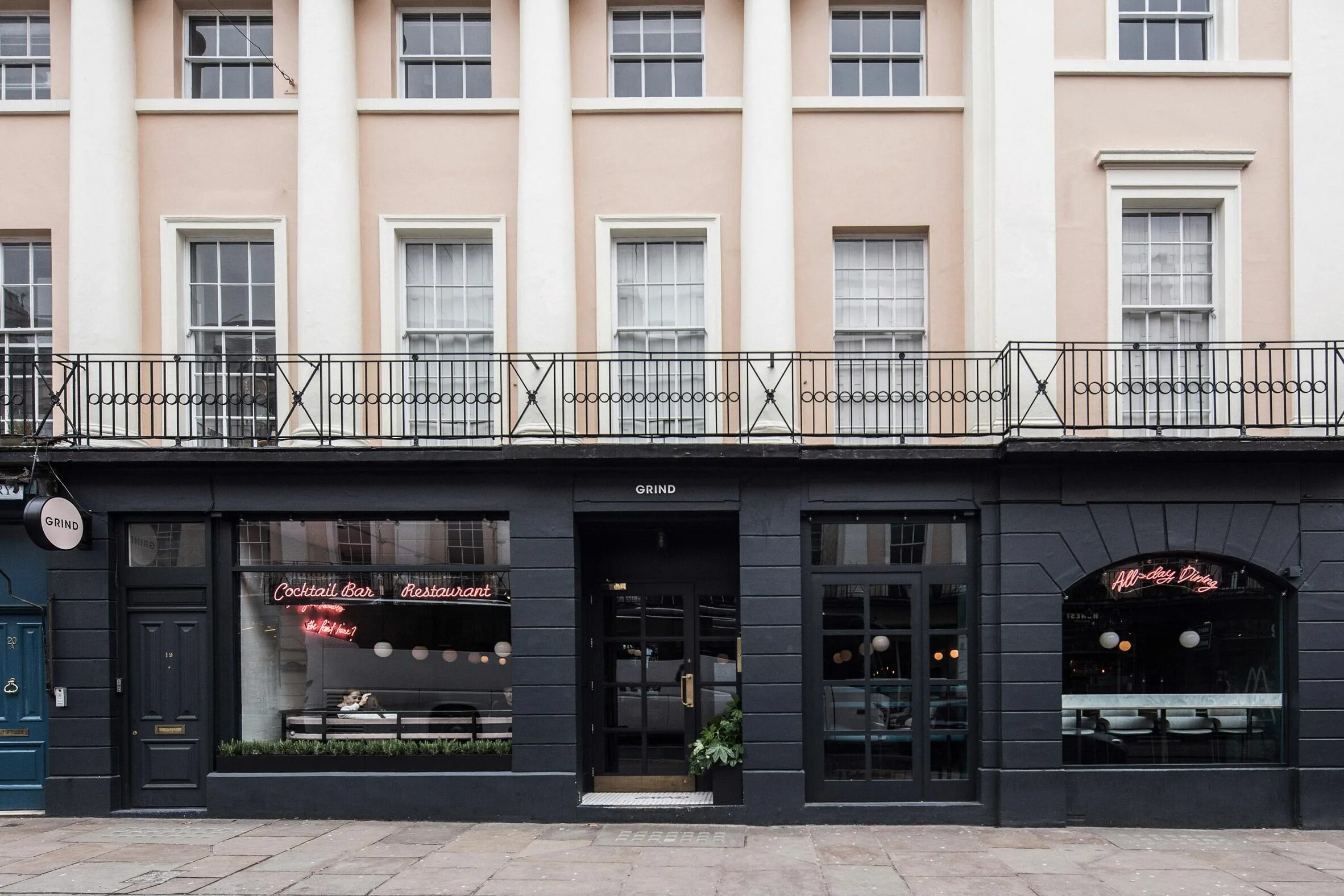 Greenwich советская ул 29 фото Biasol creates contemporary dining spaces inside Grind Greenwich restaurant Gree