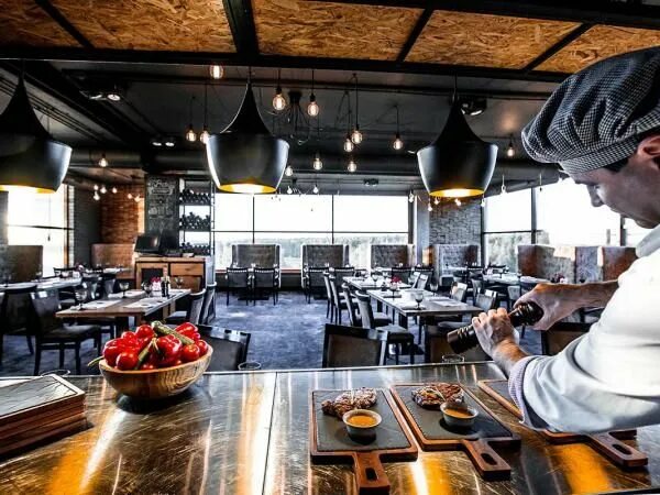 Grill центральная площадь 6 фото Гриль-бар "Артурс" " Дизайн-студия Lusi Sarkis