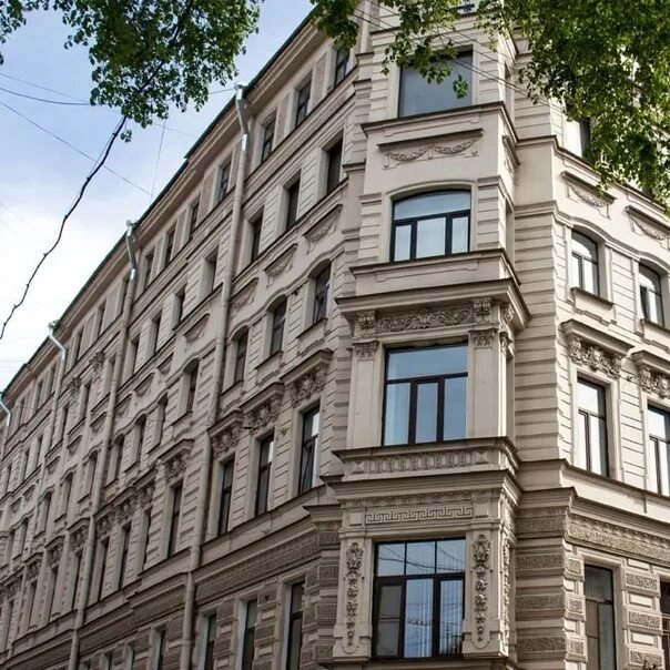 Grushka пушкинская ул 42 фото На пересечении Невского проспекта и Пушкинской улицы стоят два угловых дома-близ