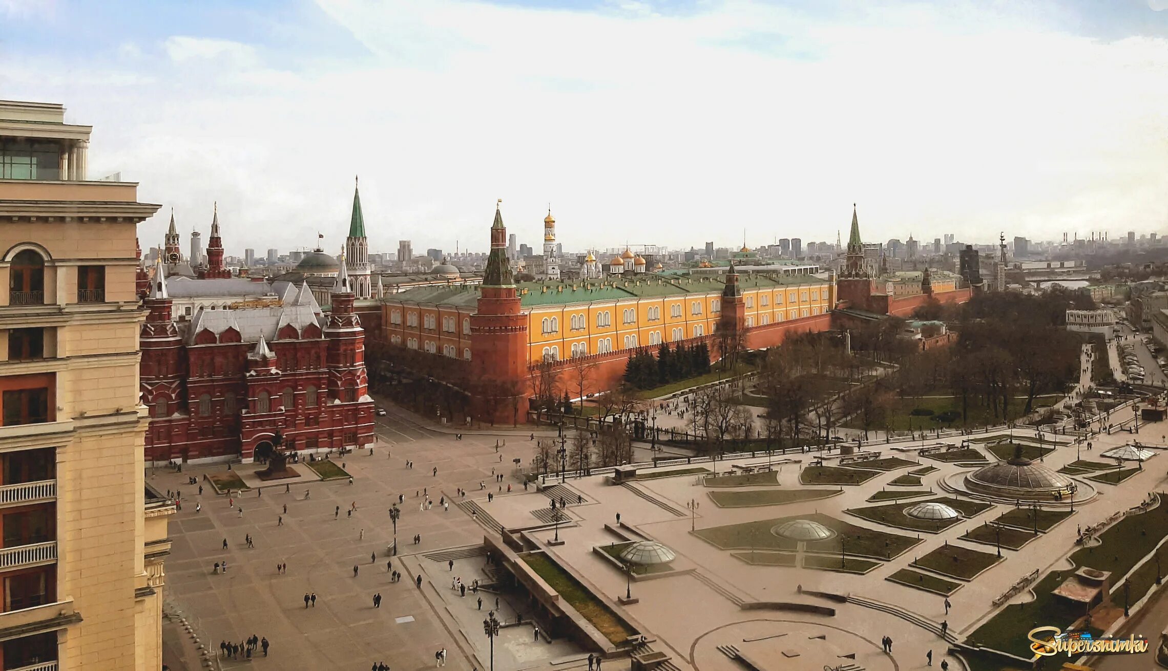 Guess москва манежная площадь фото Манежная площадь с высоты 10 этажа Государственной Думы. SuperSnimki.Ru