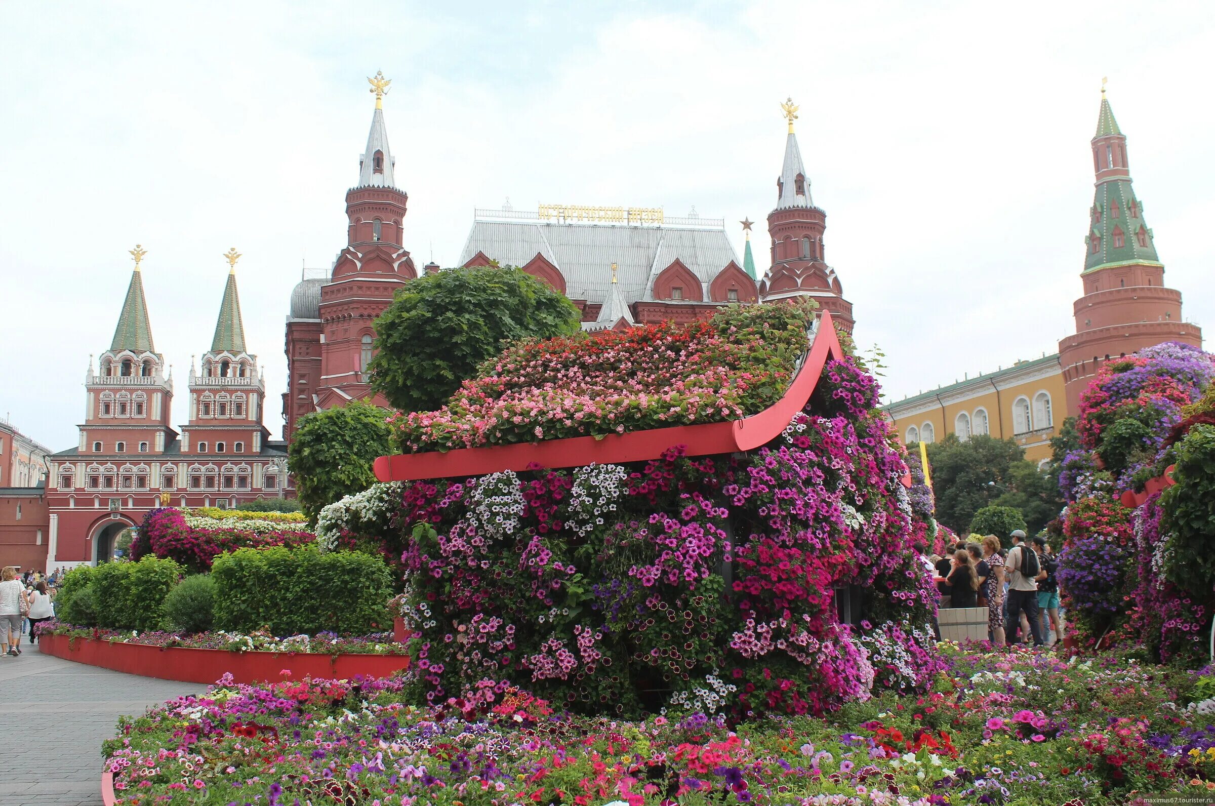 Guess москва манежная площадь фото Манежная площадь, отзыв от Maximus67 - "Цветочный джем на Манежной площади", Мос