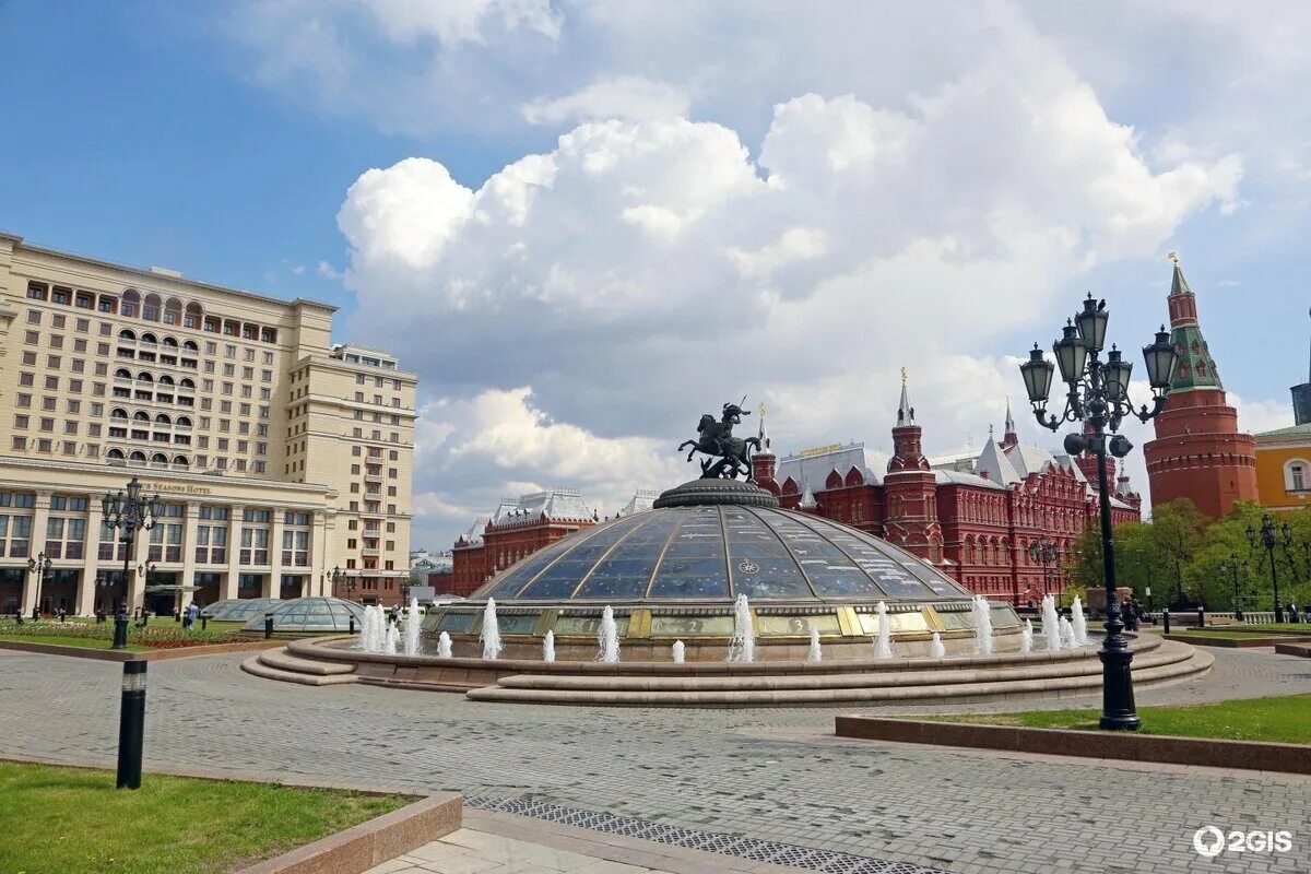 Guess москва манежная площадь фото Москва: экскурсия в стихах, которые поются Еленинка: книги с Еленой Пальвановой 