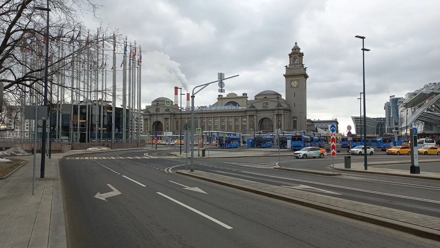 Guess площадь киевского вокзала 2 фото площадь Киевского вокзала / фото