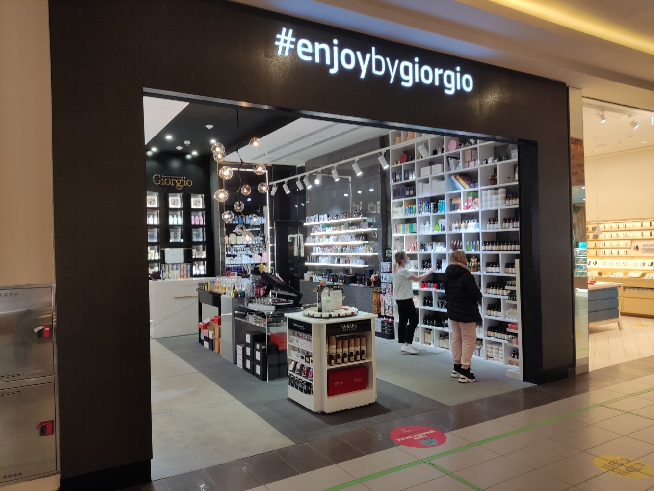 Guess просп михаила нагибина 32ж фото Фото: Giorgio Lab, магазин парфюмерии и косметики, просп. Михаила Нагибина, 32Ж,