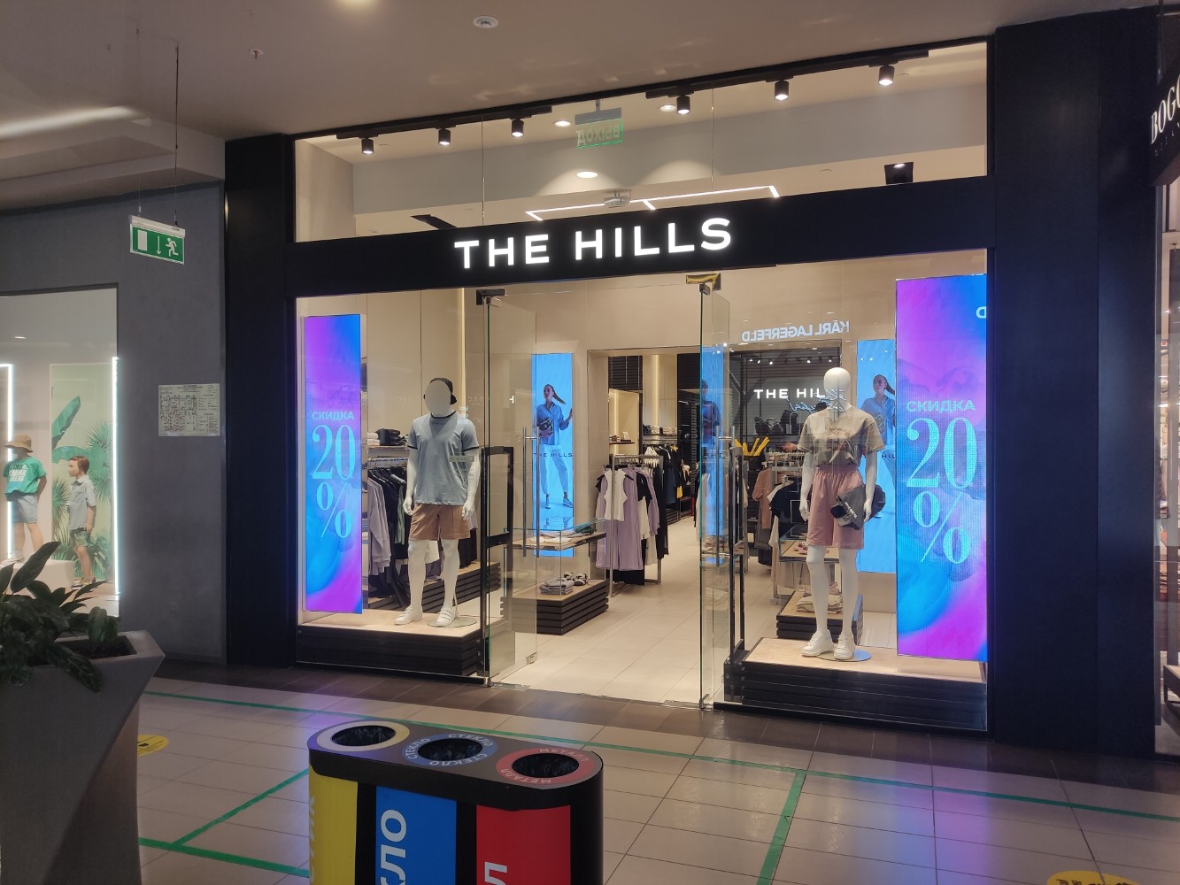 Guess просп михаила нагибина 32ж фото Фото: The Hills, магазин одежды, просп. Михаила Нагибина, 32Ж, Ростов-на-Дону - 