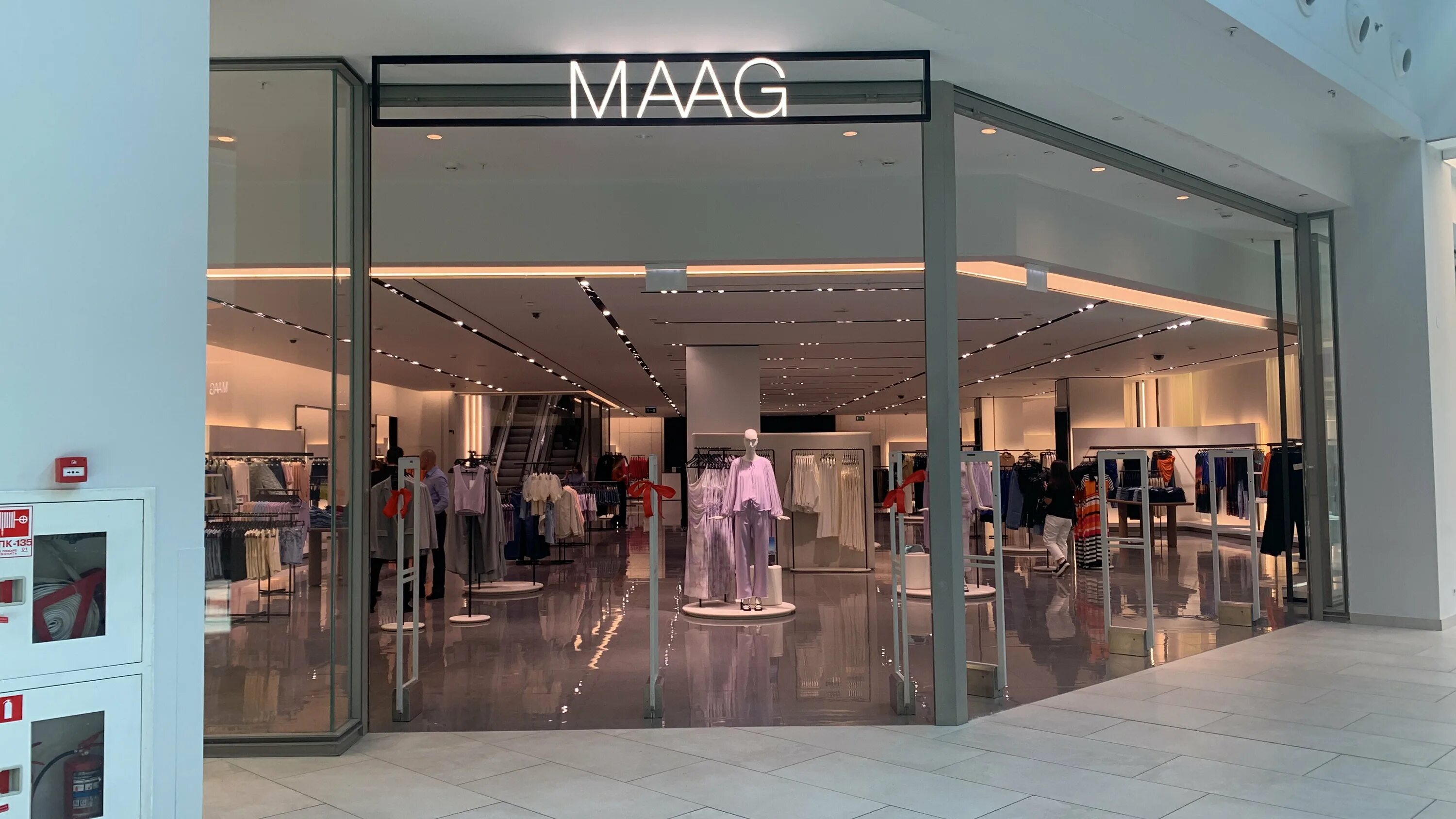 Guess ул 8 марта 46 екатеринбург фото Фото: Maag, магазин одежды, Ленинградское ш., 16А, стр. 4, Москва - Яндекс Карты