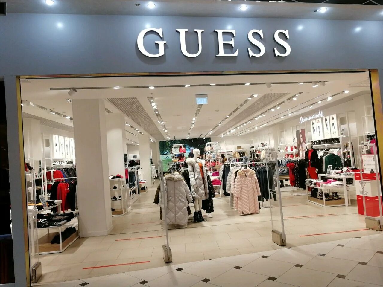 Guess ул 8 марта 46 фото Панорама: Guess, магазин джинсовой одежды, ул. 8 Марта, 46, Екатеринбург, Россия