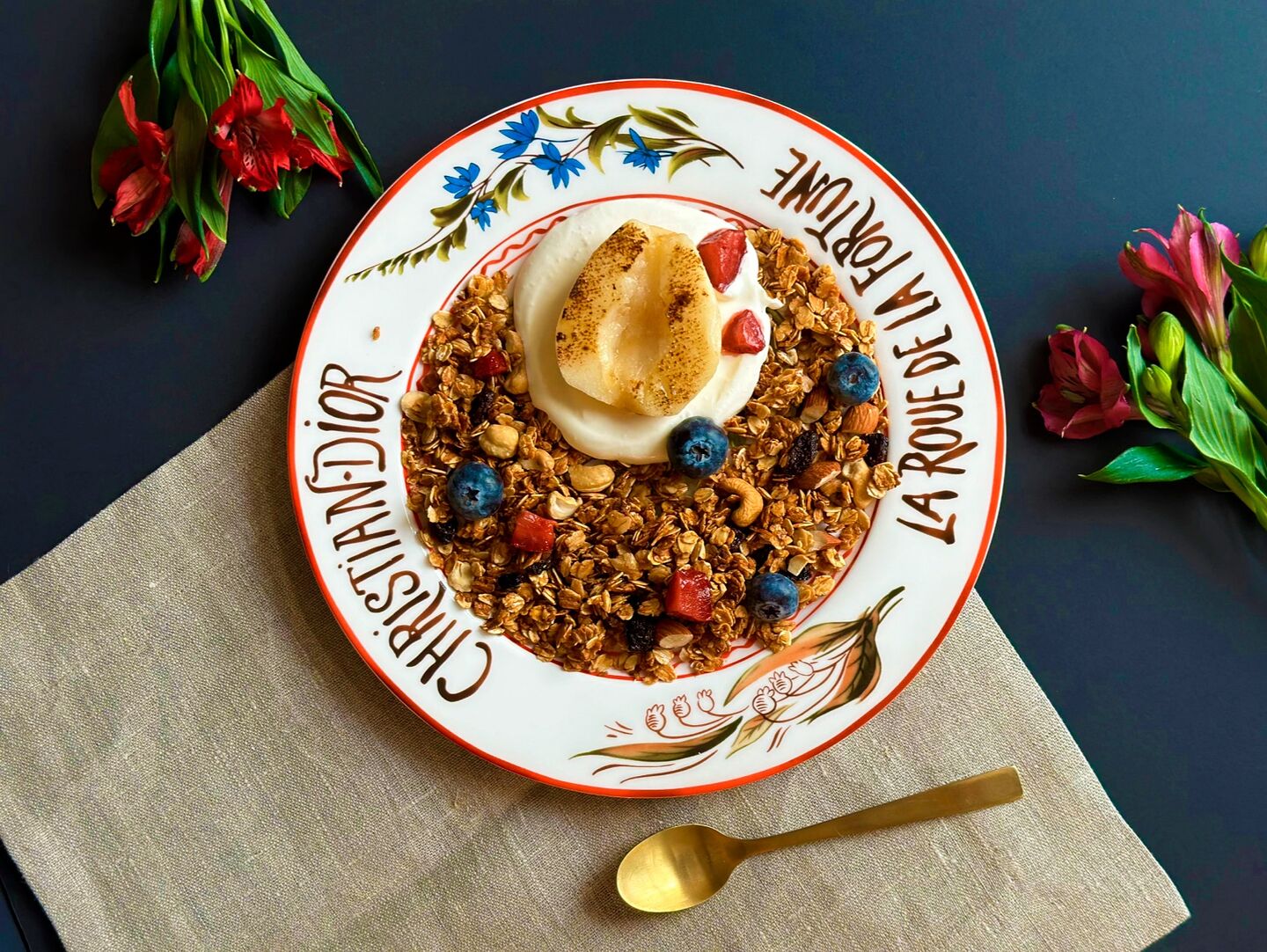 Gussi coffee просп академика сахарова 83 фото Конструктор Скрембл из 2-х яиц - Gussi Coffee - Кофейня