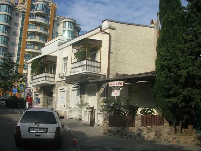 Gussi ул свердлова 9 ялта фото ulitsa Sverdlova / vulytsia Sverdlova, 11 - Yalta