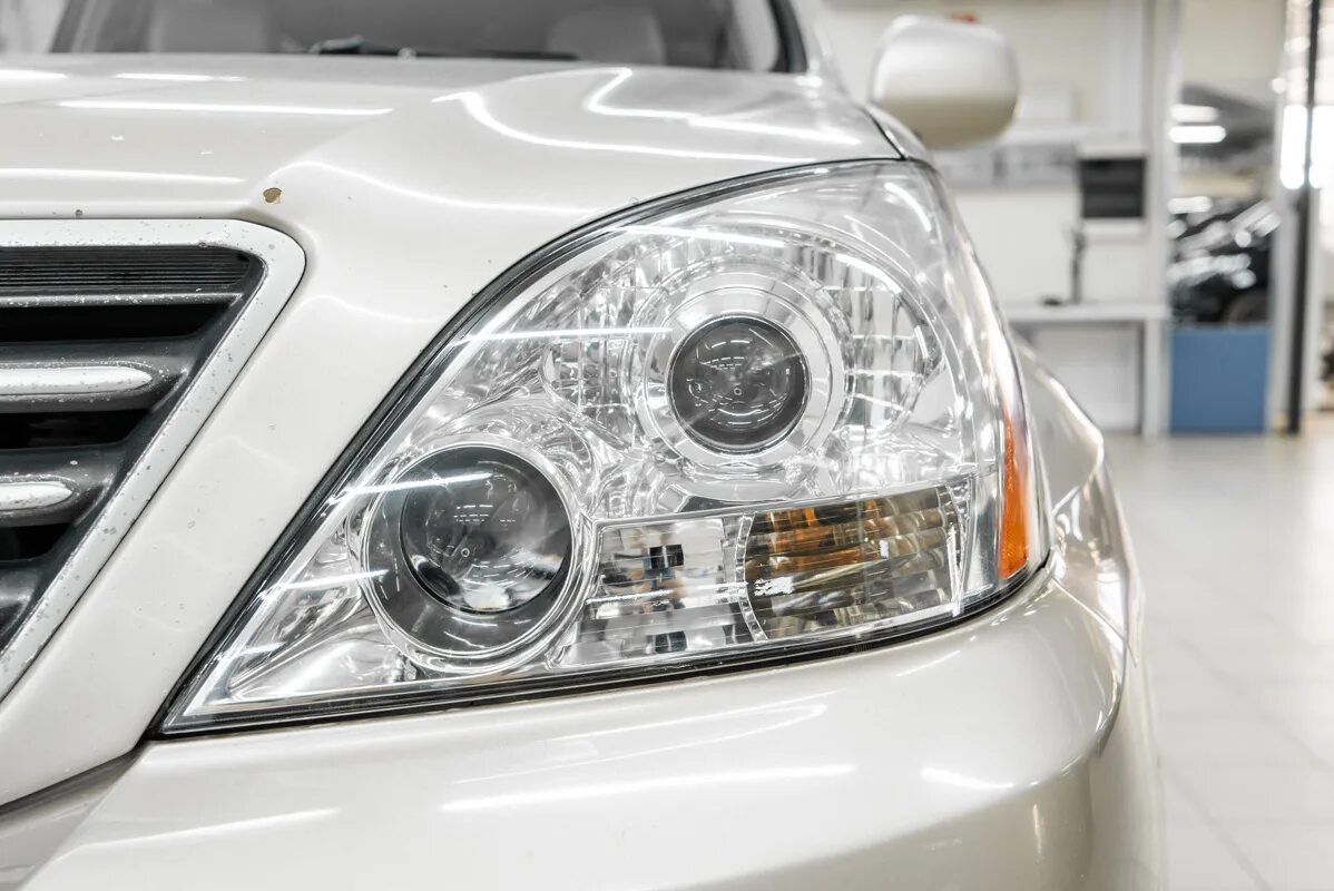Gx470 тюнинг фар Поклейка брони на фары Лексус ГХ470 / Lexus GX470