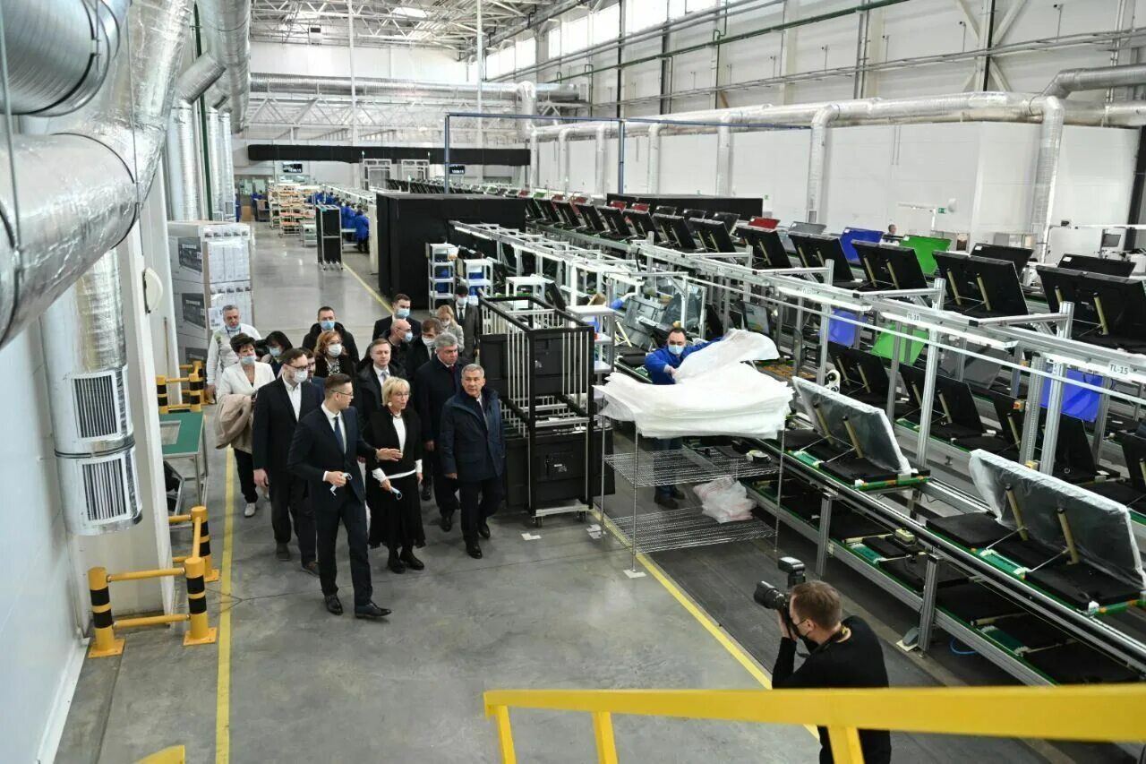 Haier промышленная ул 130а набережные челны фото Минниханов побывал на заводе бытовой техники ООО "Хайер Индастри РУС" в Челнах