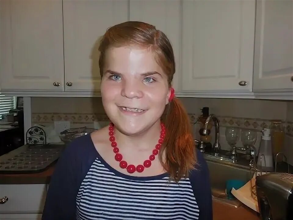 Hannah owo без макияжа фото Kids Cooking with Chef Hannah - Mini Donuts - YouTube