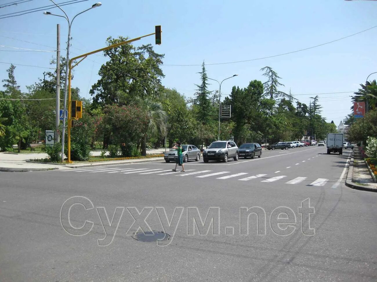 Happy end сухум проспект леона фото Пешеходный переход через перекрёсток проспекта Леона по улице Аиааира - Проспект