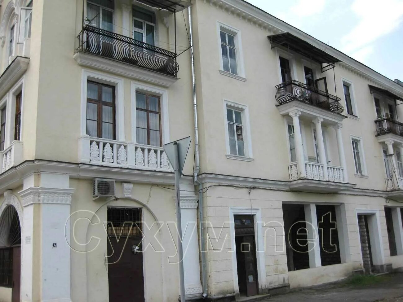 Happy end сухум проспект леона фото Дом старинной архитектуры - Проспект Леона - Сухум