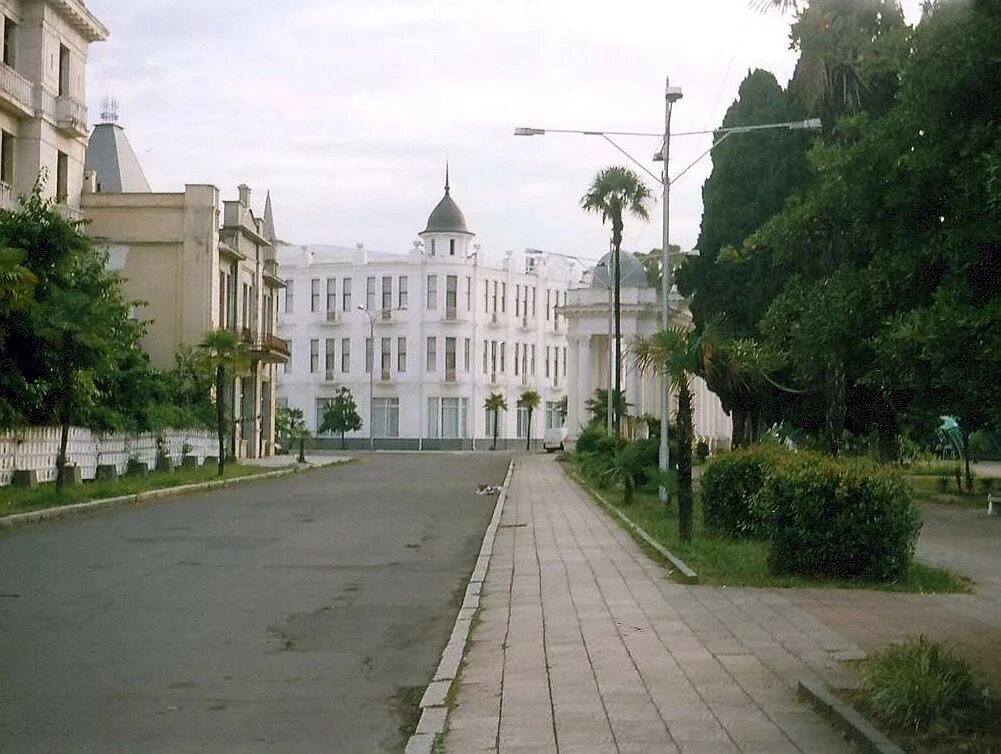 Happy end сухум проспект леона фото Проспект Леона - Арриво