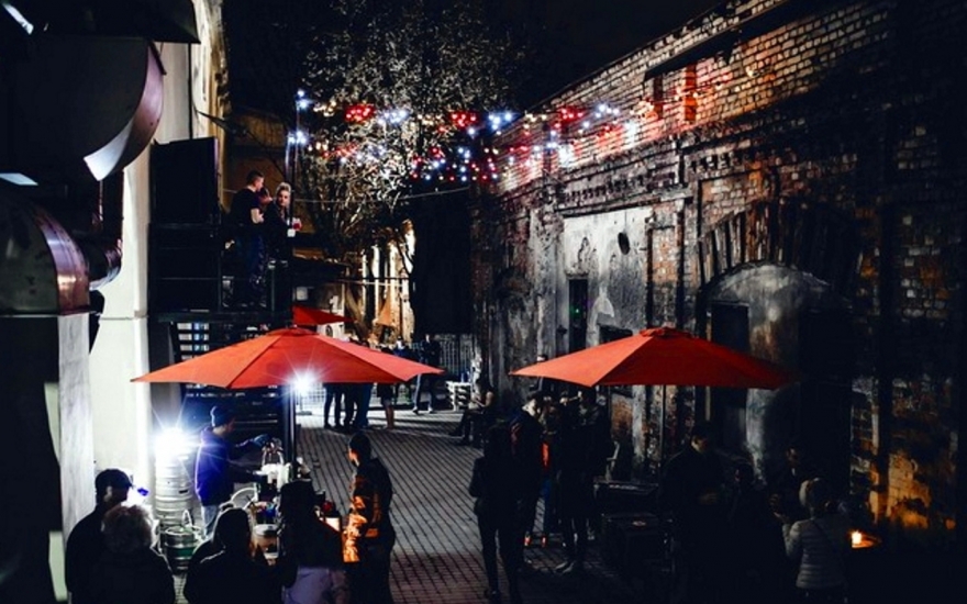 Hard rock конюшенная площадь 2в фото Бар-хоппинг: поэтесса Марина Кацуба ударилась во все тяжкие Sobaka.ru