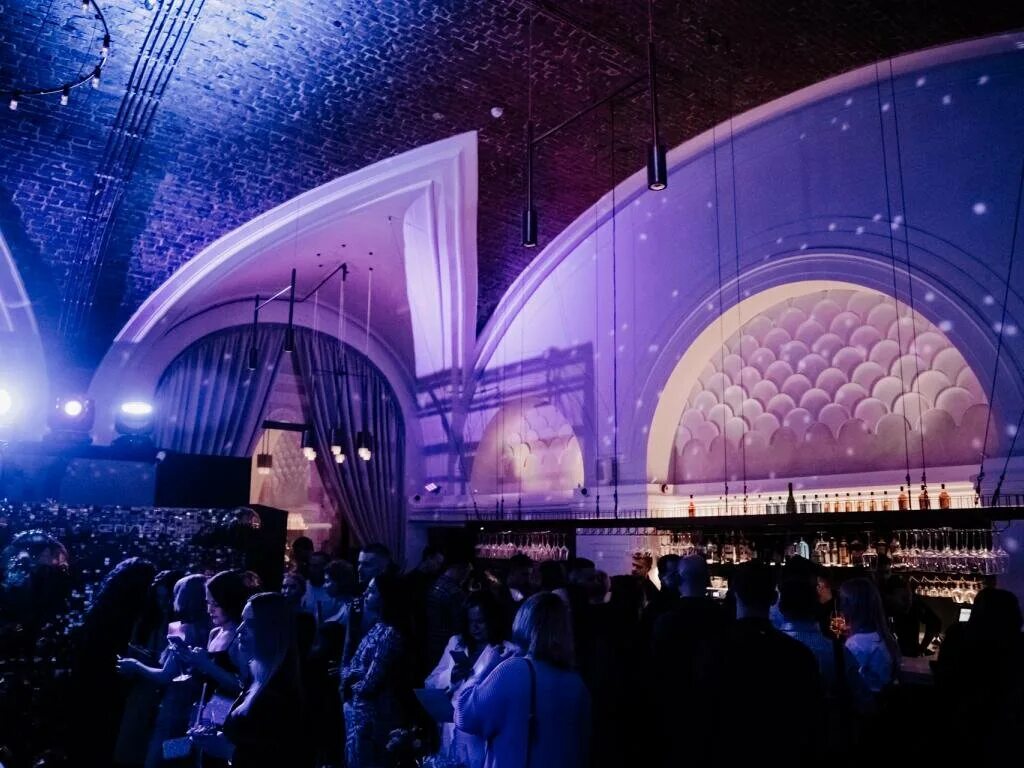 Hard rock конюшенная площадь 2в фото На Конюшенной площади открылся бар "Сплетни" Restorating.ru Дзен