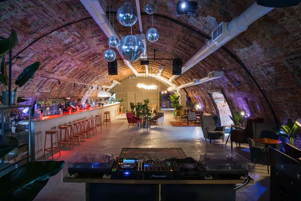 Hard rock конюшенная площадь 2в фото Больше не работает: Танцплощадка, ночной клуб, Санкт-Петербург, Конюшенная площа