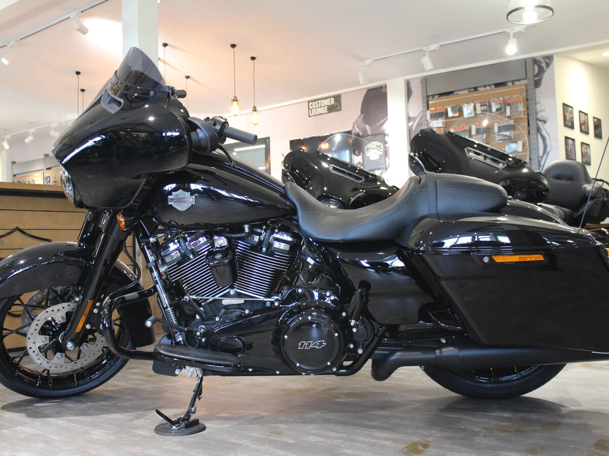 Harley davidson lahta приморский просп 80 фото Купить новый Harley-Davidson Street Glide Special инжектор 6 передач в Самаре: с