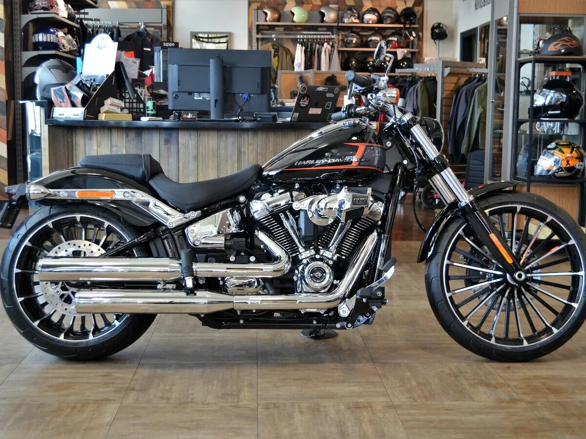 Harley davidson lahta приморский просп 80 фото Купить новый Harley-Davidson Breakout инжектор 6 передач в Новосибирске: чёрный 