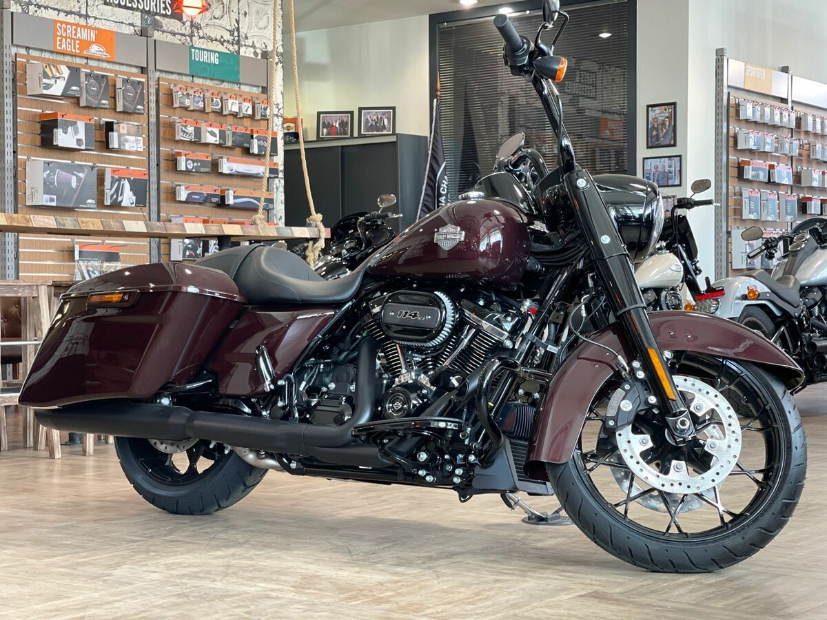 Harley davidson lahta приморский просп 80 фото Купить новый Harley-Davidson Road King инжектор 6 передач в Новосибирске: пурпур