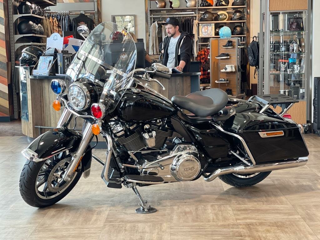 Harley davidson lahta приморский просп 80 фото Купить новый Harley-Davidson Road King инжектор 6 передач в Новосибирске: чёрный