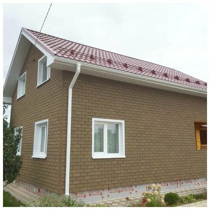 Hauberk песчаный кирпич фото домов Обзоры модели Фасадная плитка ТЕХНОНИКОЛЬ HAUBERK (Хауберк) коллекция Кирпич на 