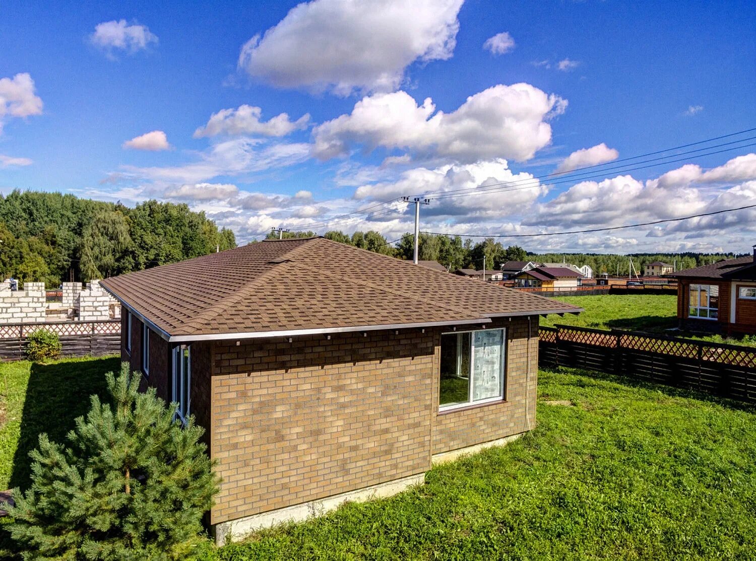 Hauberk песчаный кирпич фото домов Фасадная плитка Технониколь Hauberk Кирпич Песчаный - купить в Петербурге. Фасад