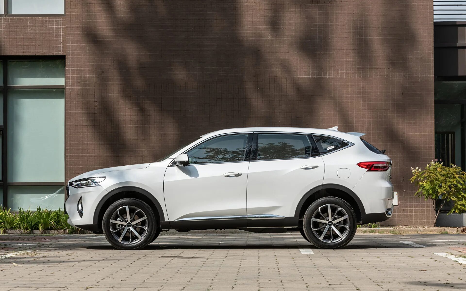 Haval 7 фото HAVAL F7 2023 Официальный дилер в Тихвине