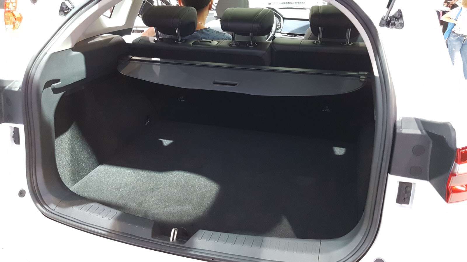 Haval f7 багажник фото Haval показал молодежный кроссовер F7. Его будут собирать в России!