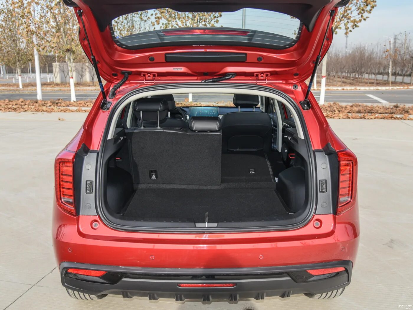 Haval jolion фото салона и багажника 2021 GWM Авто haval jolion 5 двери 5 мест внедорожник Сделано в Китае, хит сезон