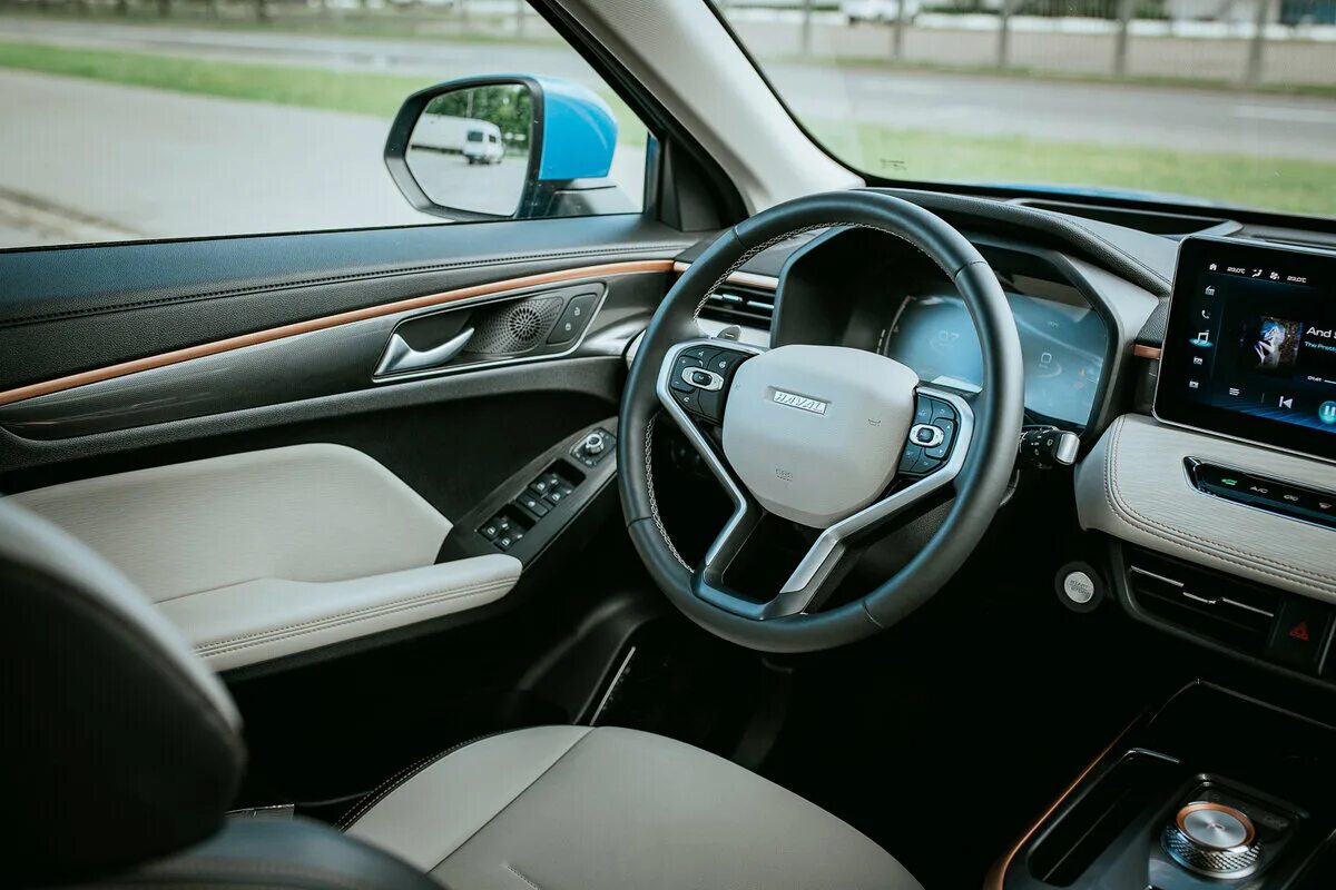 Haval jolion салон внутри фото Китайский кроссовер смог удивить, очень продуманный. Тест-драйв Haval Jolion (20