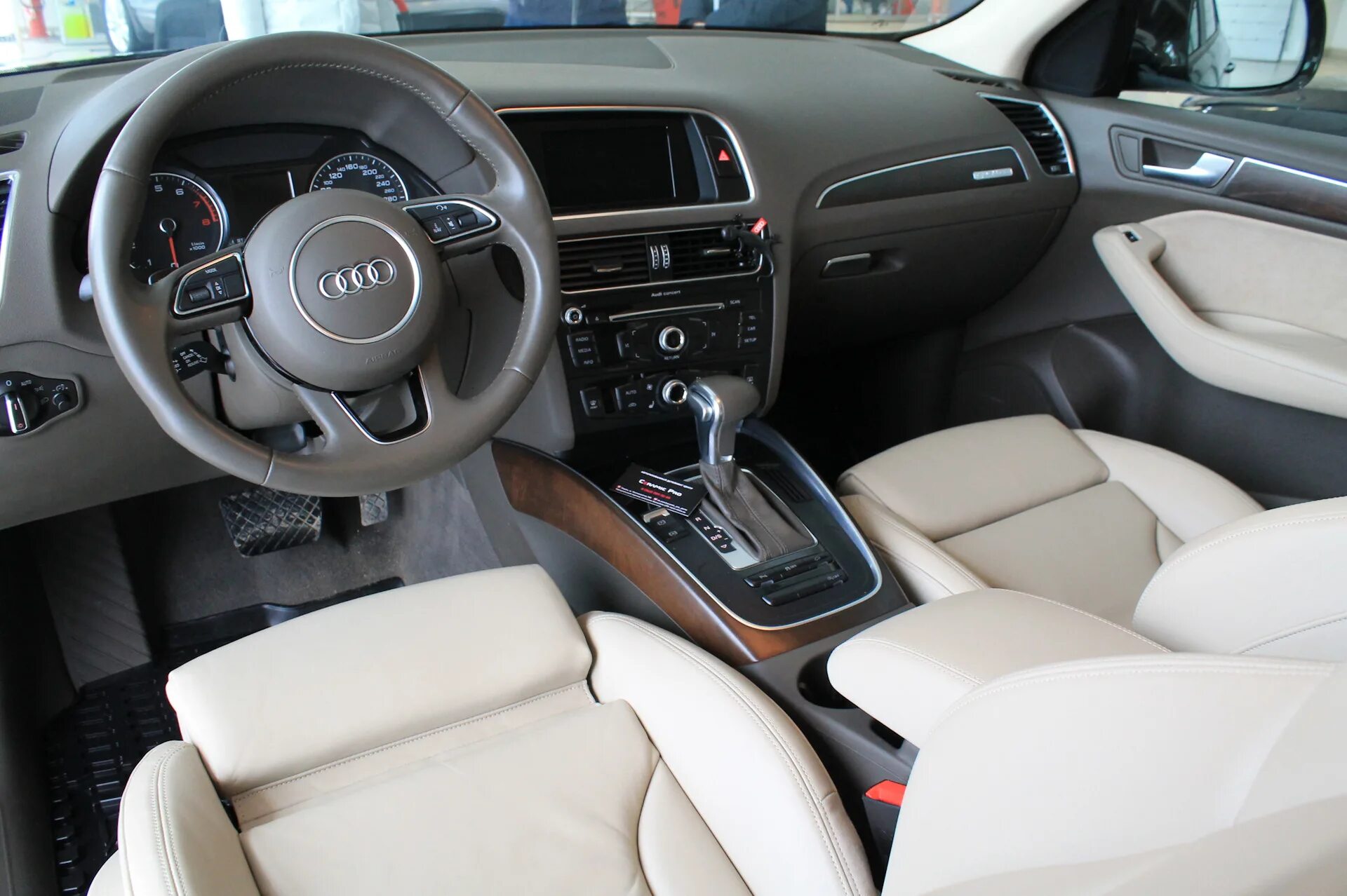 Q5 фото салона Кожаный салон Audi Q5 под защитой "Ceramic PRO Leather". - Ceramic Pro Perm на D