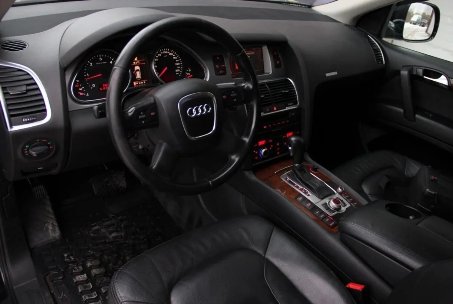 Q7 фото салона Фото салона при пробеге в 327000 - Audi Q7 (1G), 4,2 л, 2008 года просто так DRI