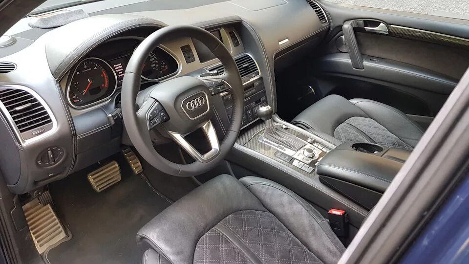 Q7 фото салона Проект "Борт № 1" Трансформация салона: Руль от Q7 4M - Audi Q7 (1G), 6 л, 2009 