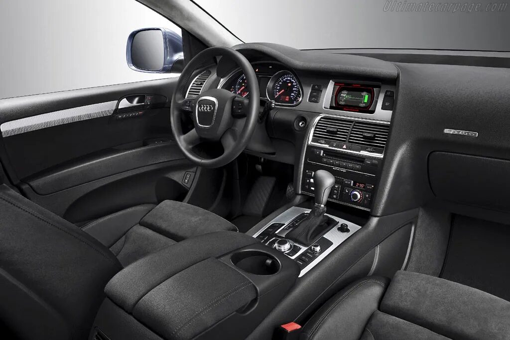 Q7 фото салона Audi Q7 Hybrid Concept