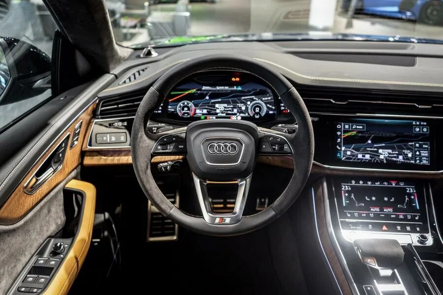 Q8 фото салона Панель приборов Audi Q8 50 TDI Quattro by Audi Exclusive 2019 года выпуска. Фото