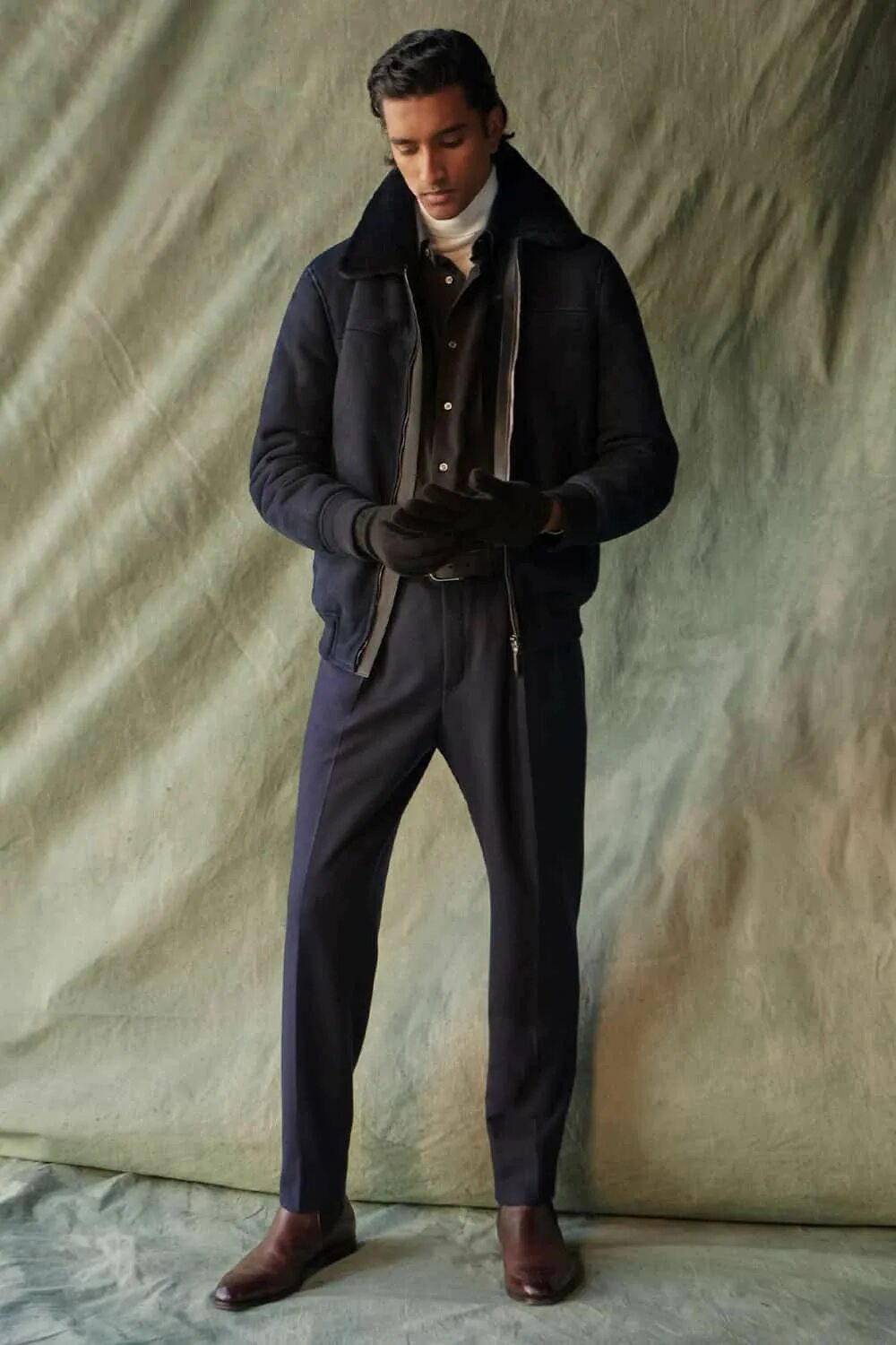 Quiet luxury мужской стиль Men's Luxury Navy Outfit with Shearling Jacket
