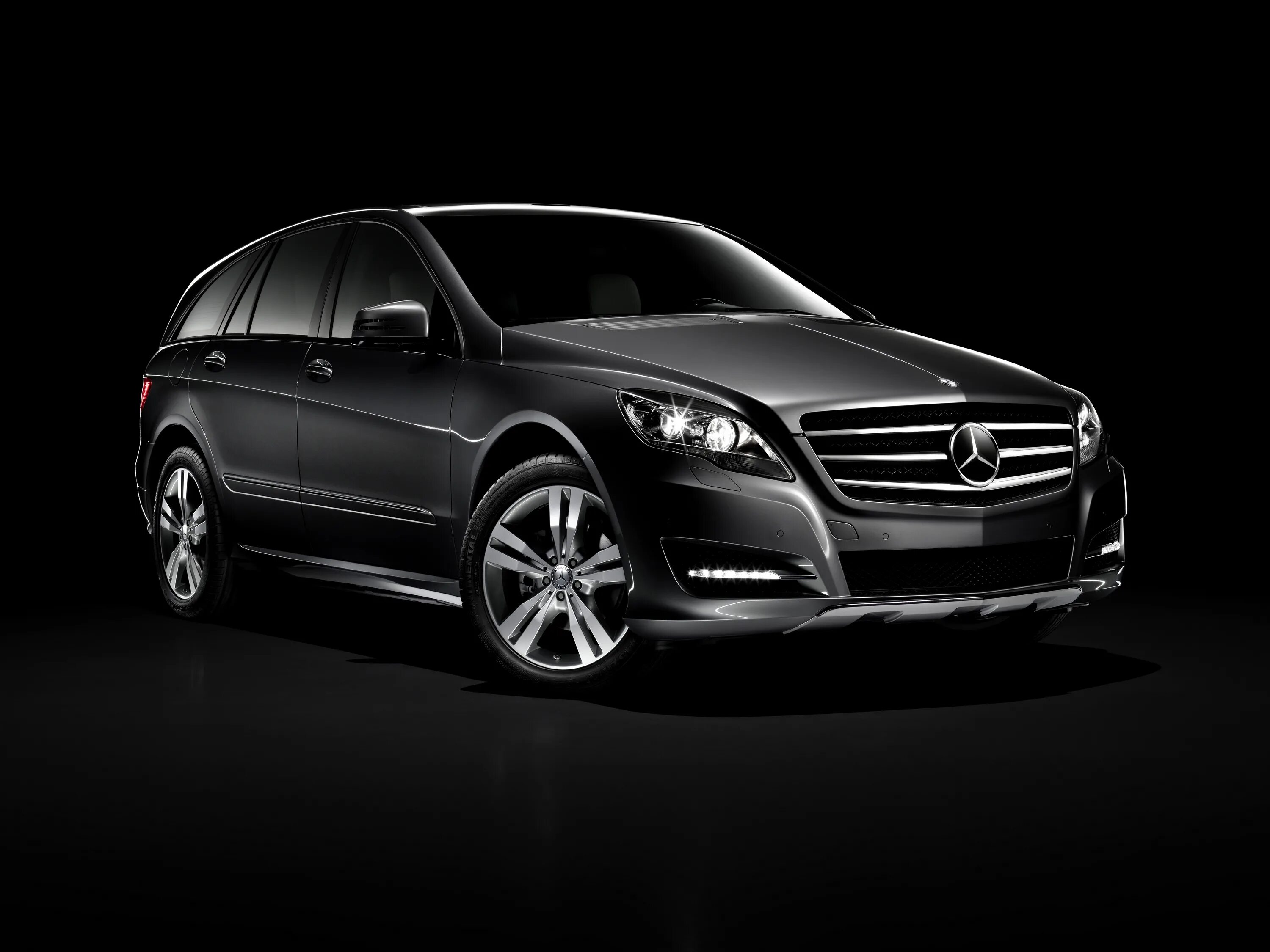 R класс фото Mercedes-Benz issues recall over potential brake issue Express & Star