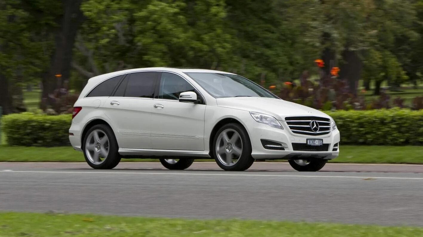 R класс фото Mercedes-Benz R-Class could be revived CarAdvice