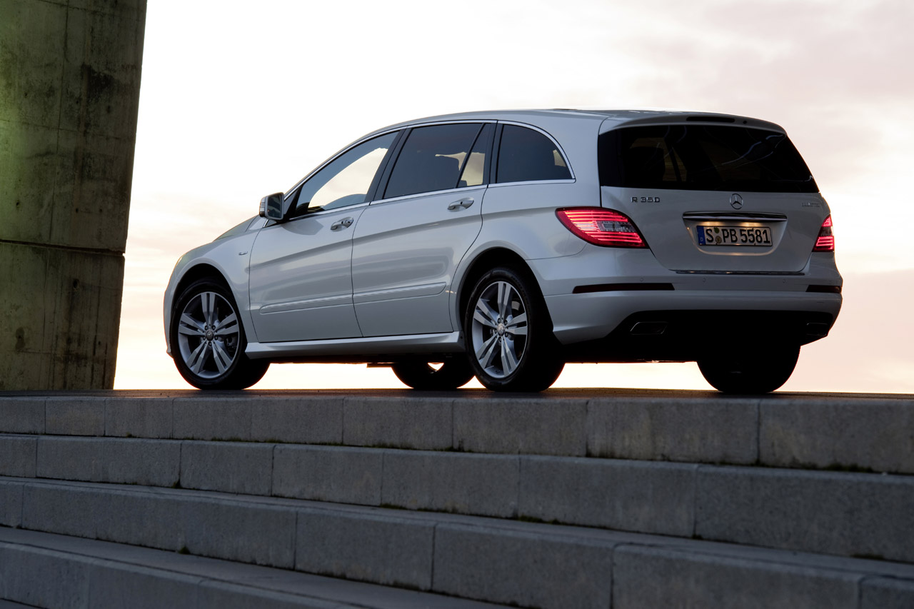 R класс фото The Mercedes-Benz R-Class: spacious, prestigious and exceptionally comfortable: 